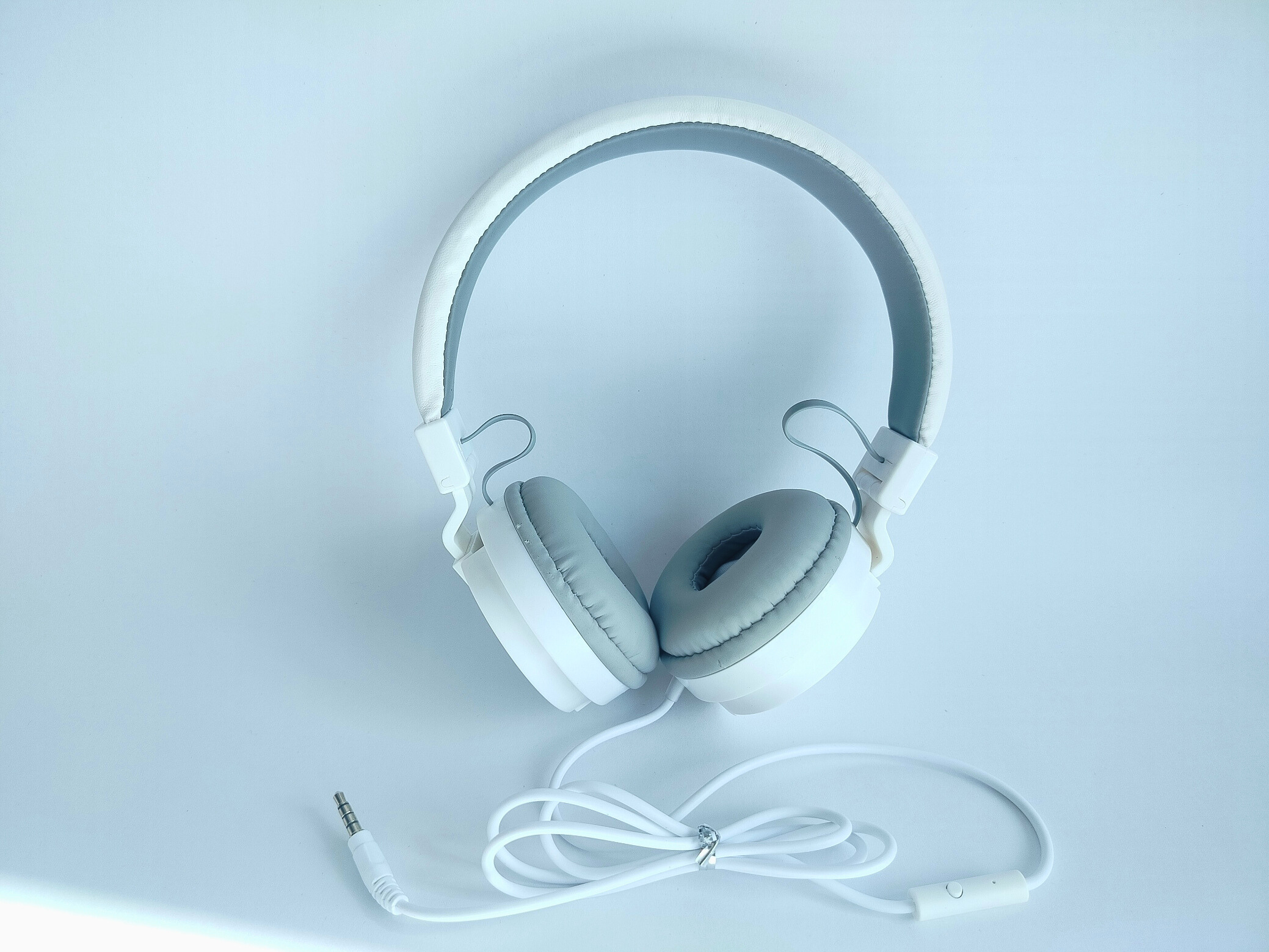 AUDIFONOS ALAMBRICOS MODA TV05 - Imagen 2